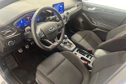 valkoinen Ford Focus 2021 kuva 7.