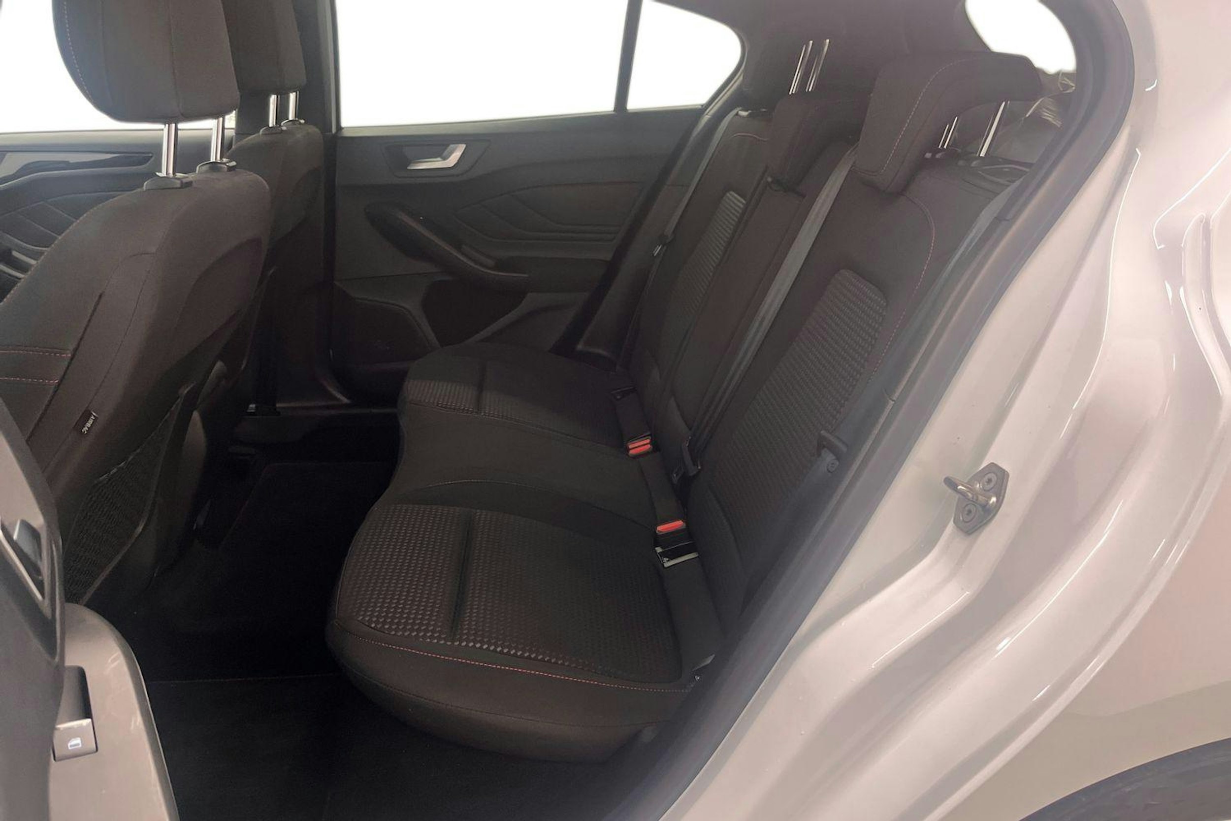 valkoinen Ford Focus 2021 kuva 10.