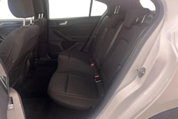 valkoinen Ford Focus 2021 kuva 10.