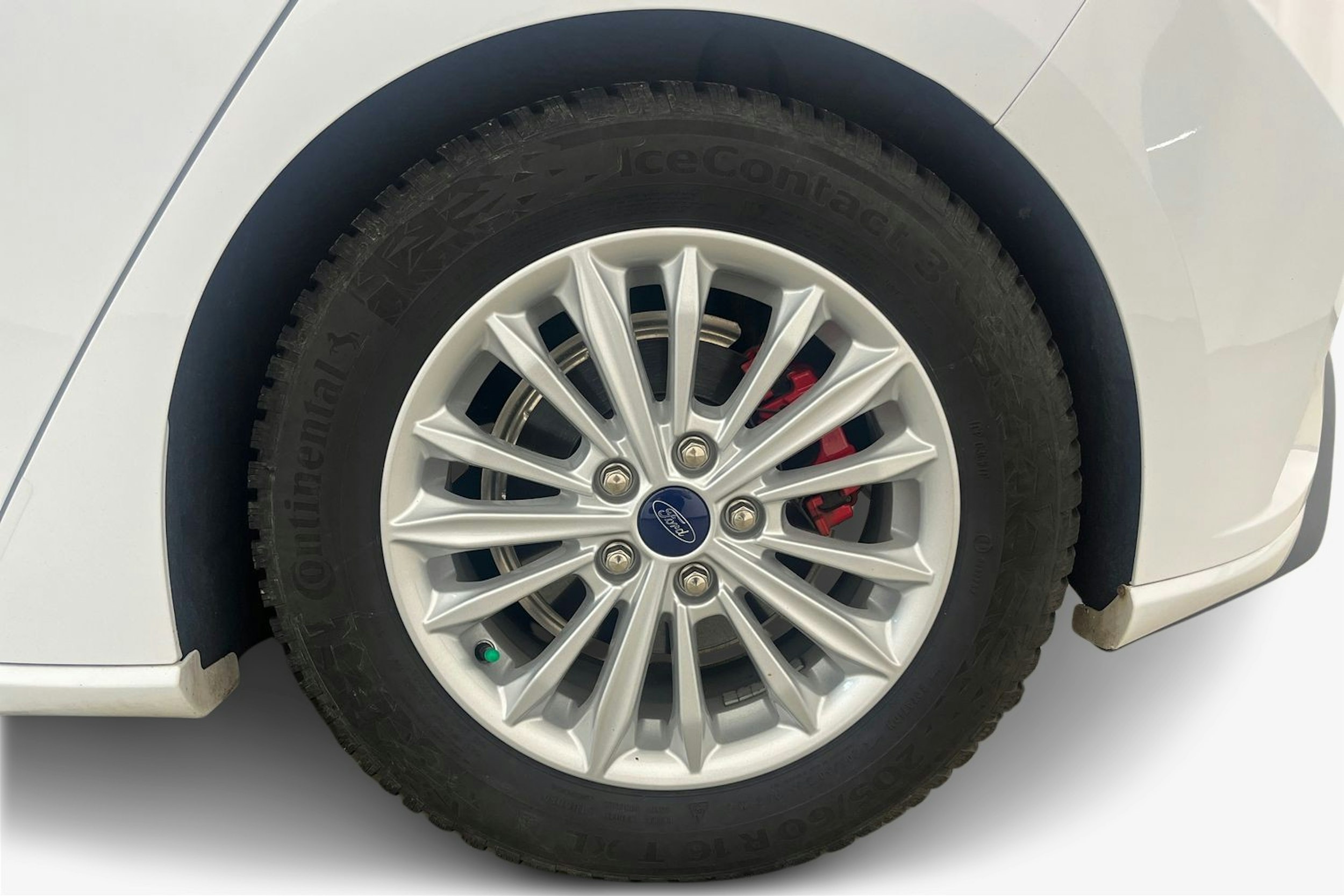 valkoinen Ford Focus 2021 kuva 11.