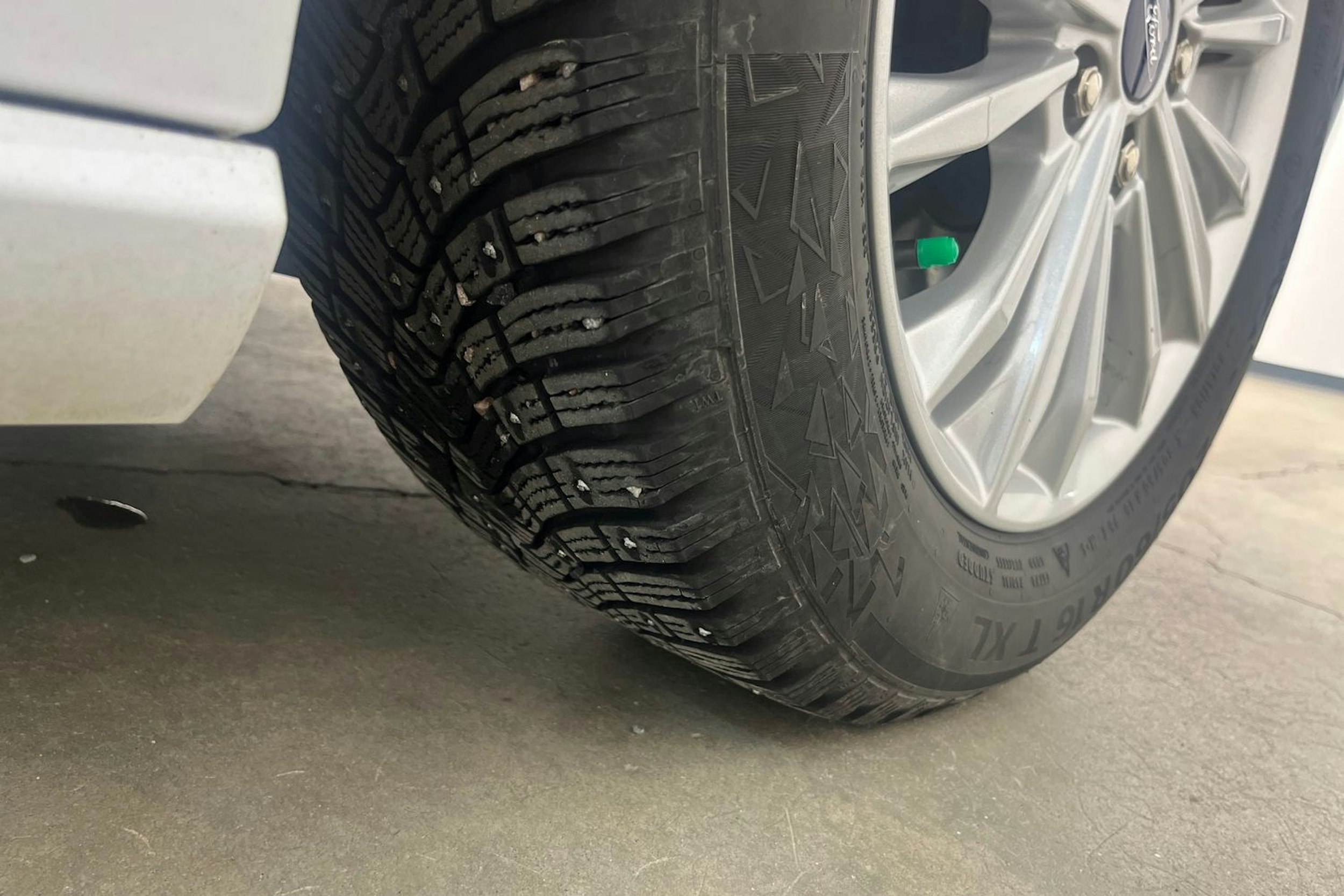 valkoinen Ford Focus 2021 kuva 13.