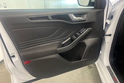 valkoinen Ford Focus 2021 kuva 14.