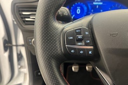 valkoinen Ford Focus 2021 kuva 17.