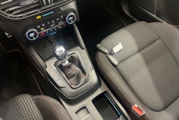 valkoinen Ford Focus 2021 kuva 18.