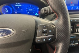 valkoinen Ford Focus 2021 kuva 19.