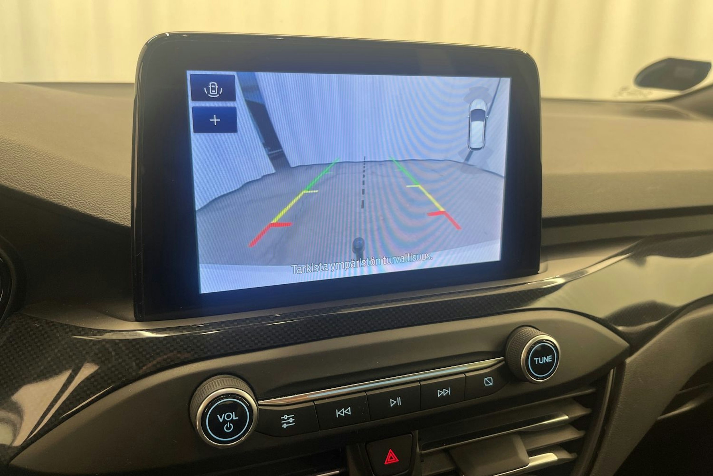 valkoinen Ford Focus 2021 kuva 22.