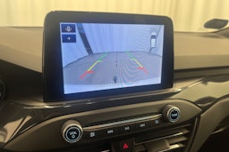 valkoinen Ford Focus 2021 kuva 22.