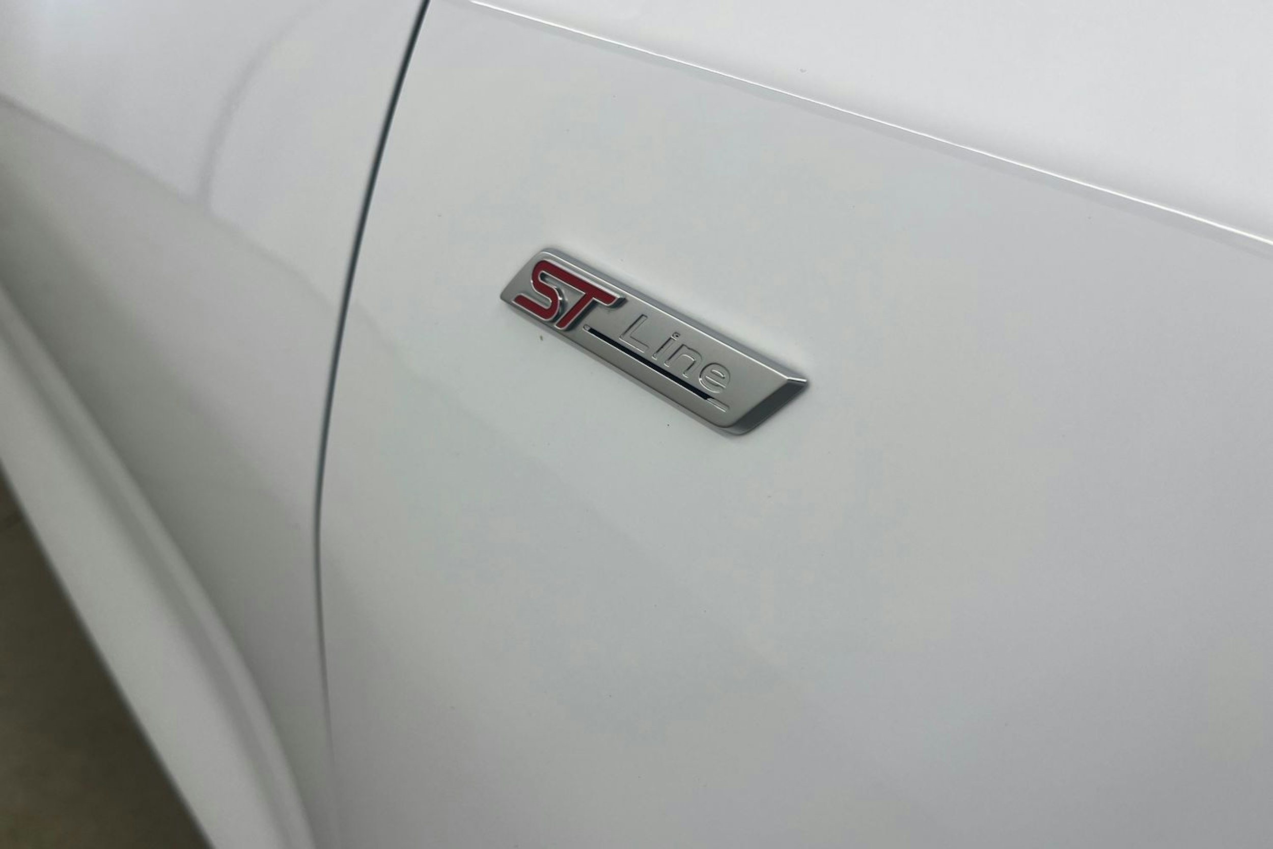 valkoinen Ford Focus 2021 kuva 27.