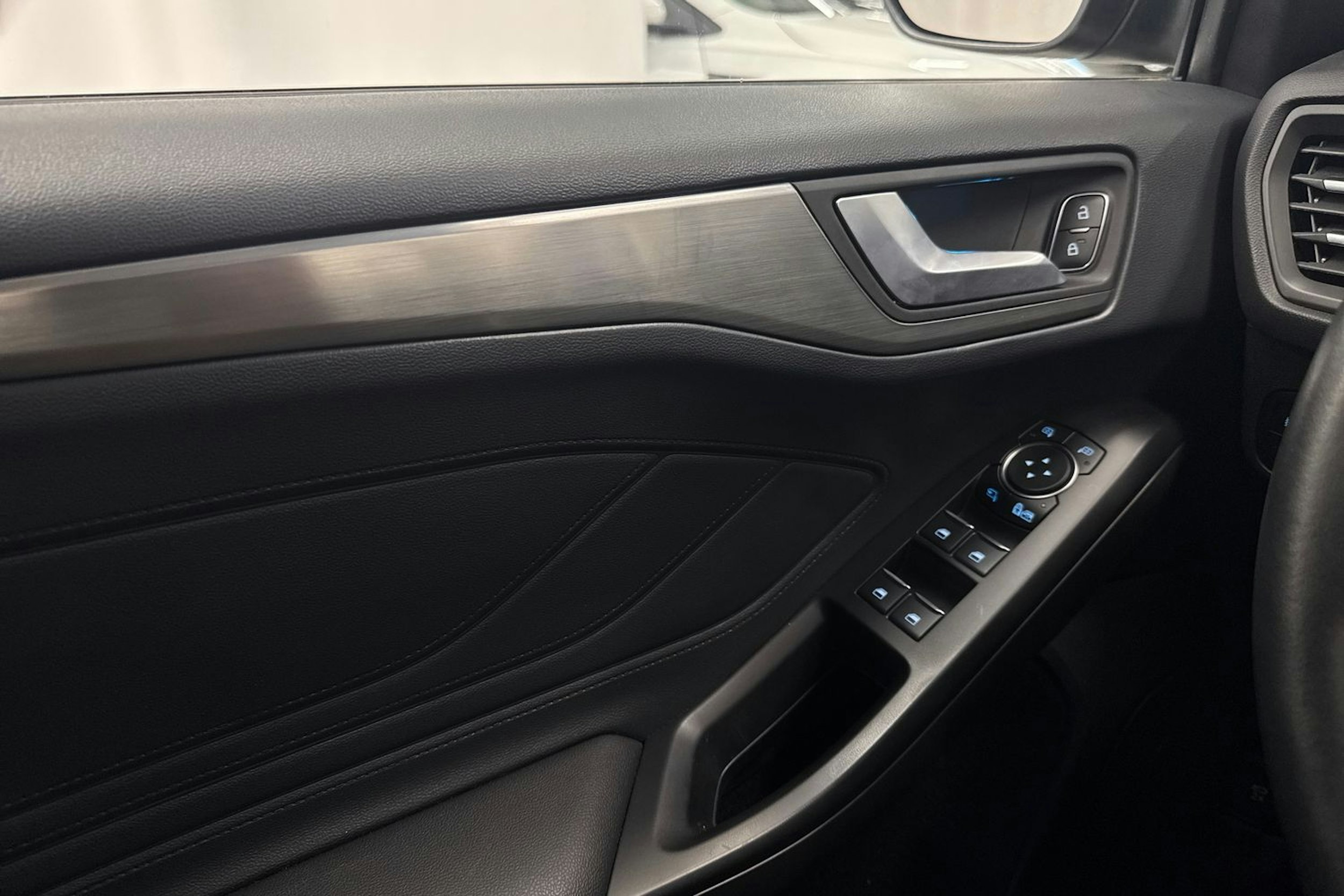 met. harmaa Ford Focus 2021 kuva 18.