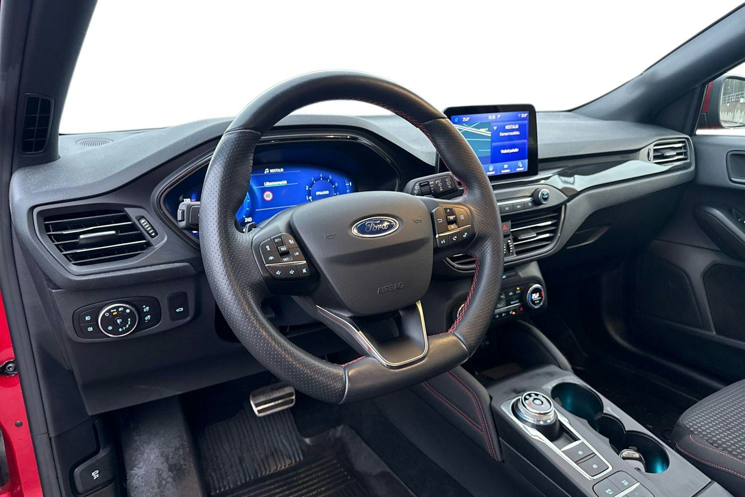 Punainen Ford FOCUS 2021 kuva 6.