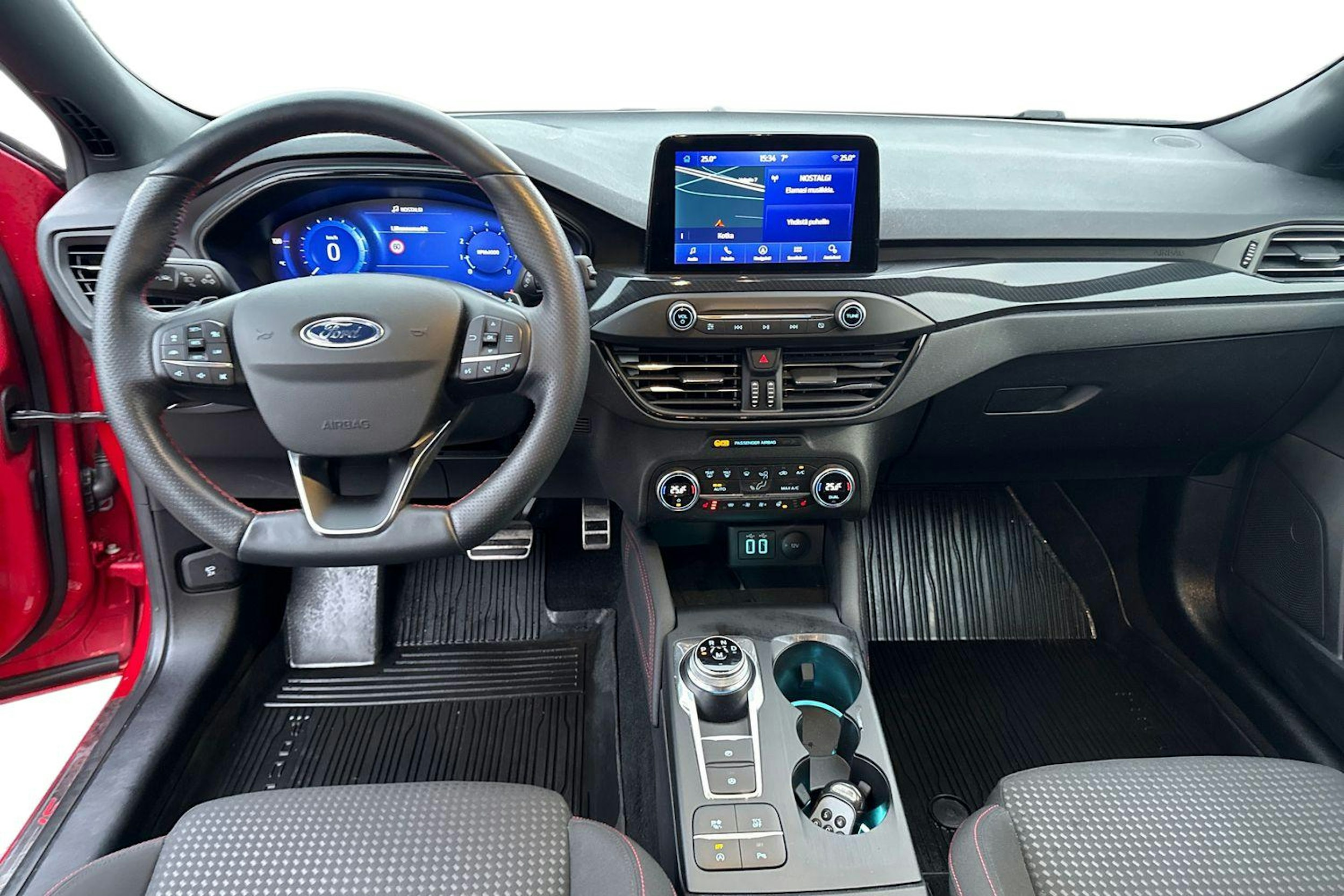 Punainen Ford FOCUS 2021 kuva 7.