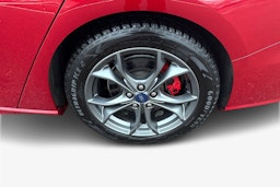 Punainen Ford FOCUS 2021 kuva 9.