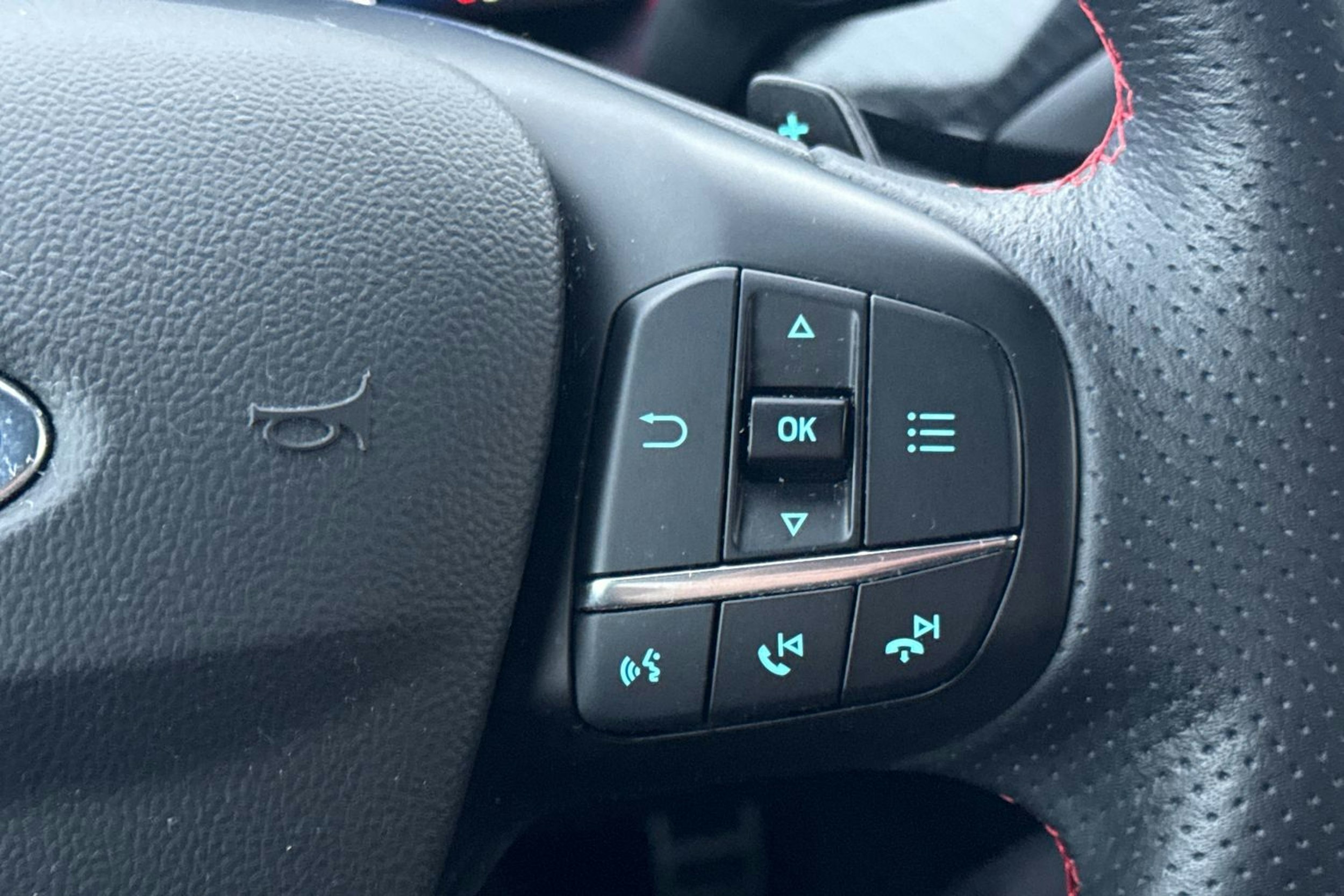 Punainen Ford FOCUS 2021 kuva 13.