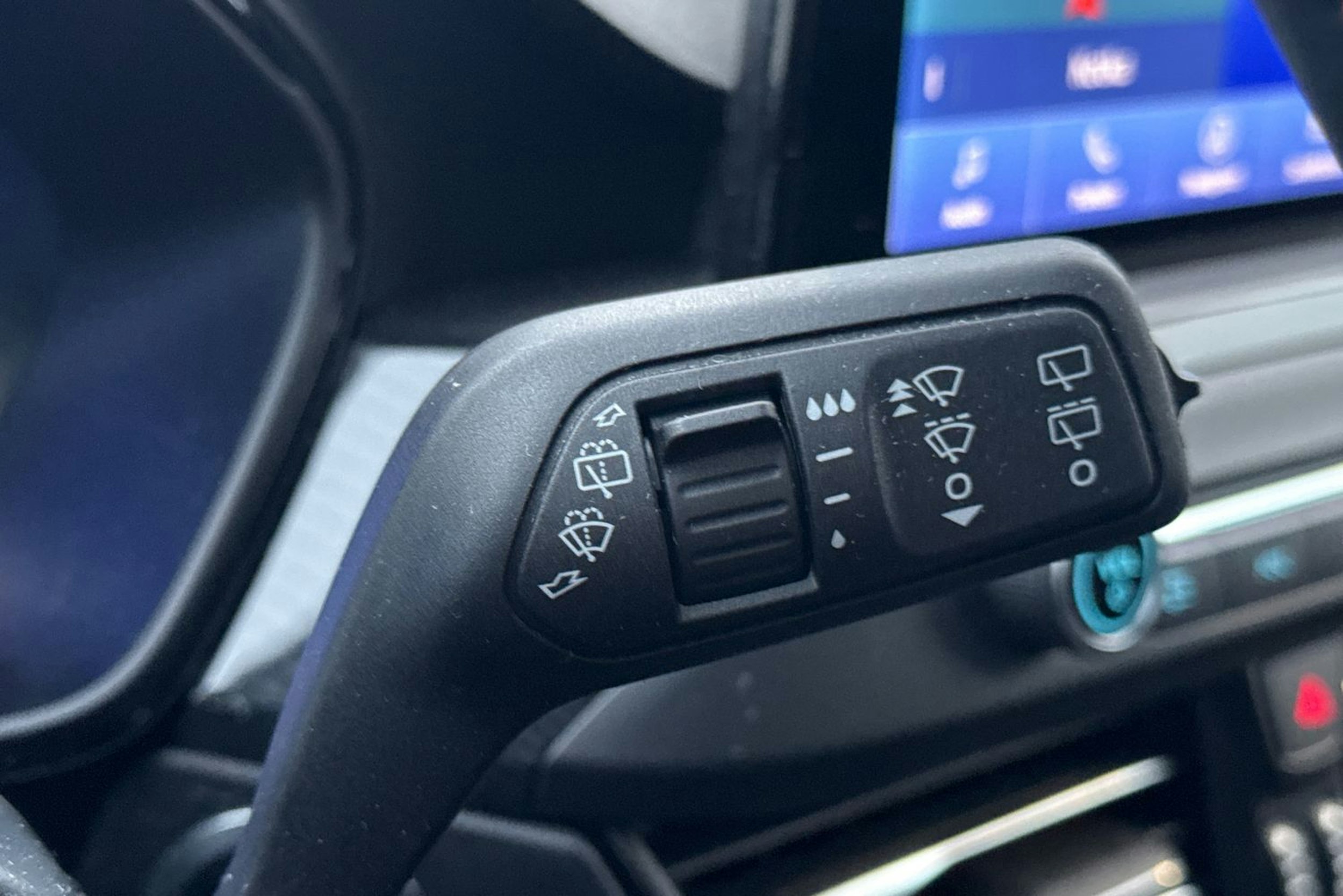 Punainen Ford FOCUS 2021 kuva 15.