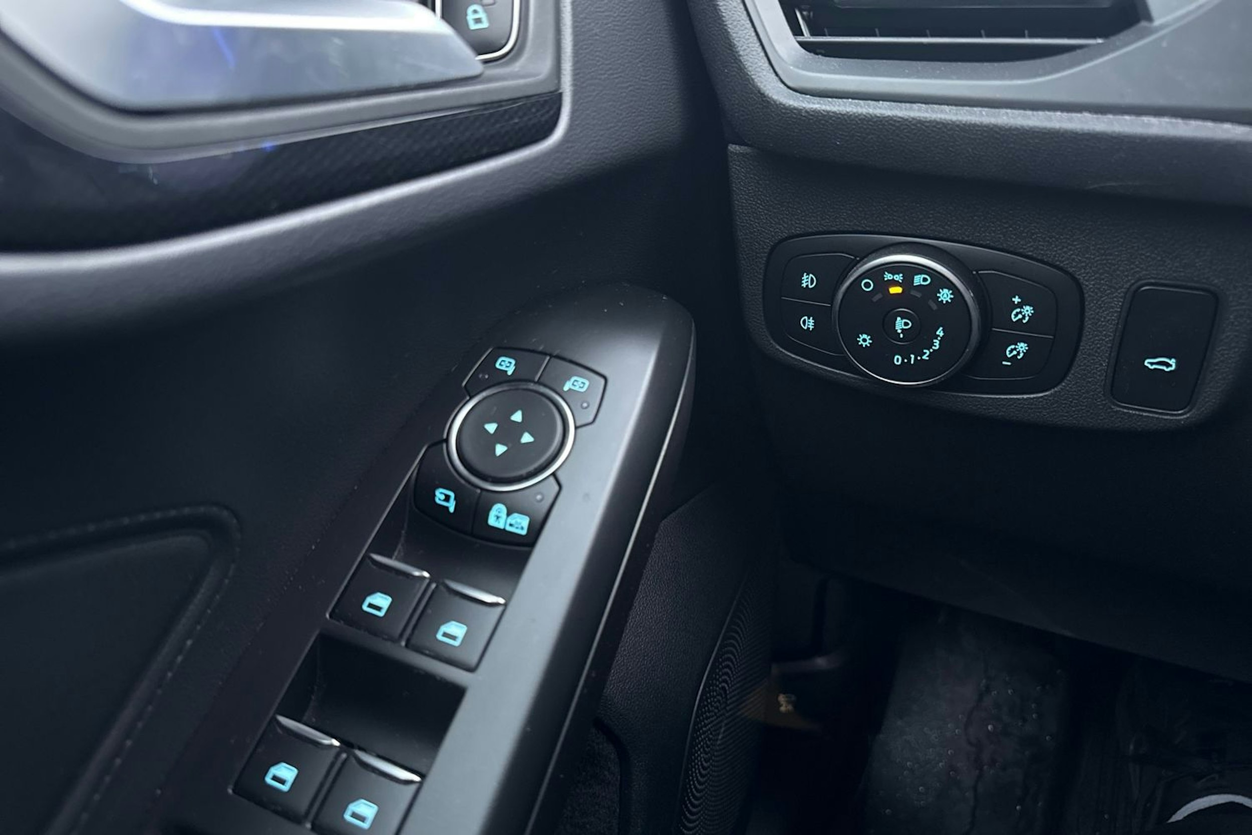 Punainen Ford FOCUS 2021 kuva 16.