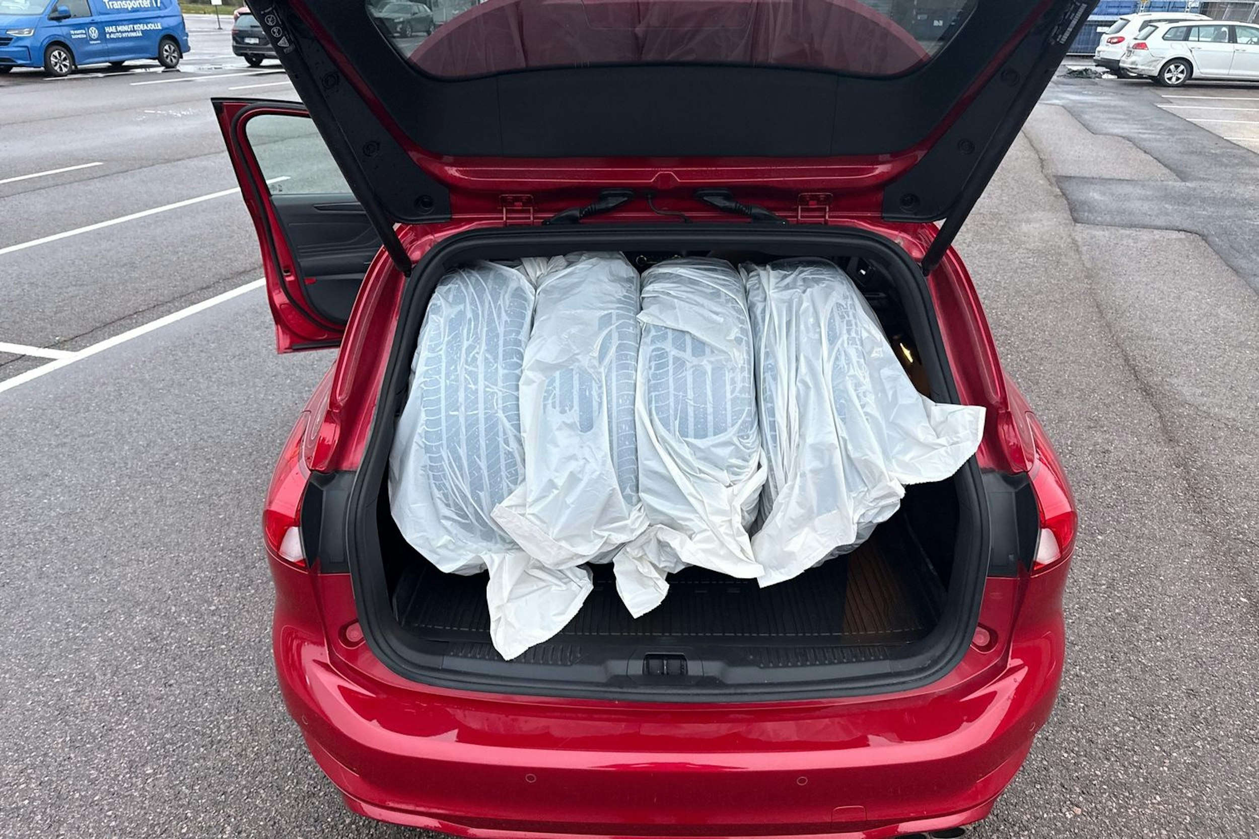 Punainen Ford FOCUS 2021 kuva 25.