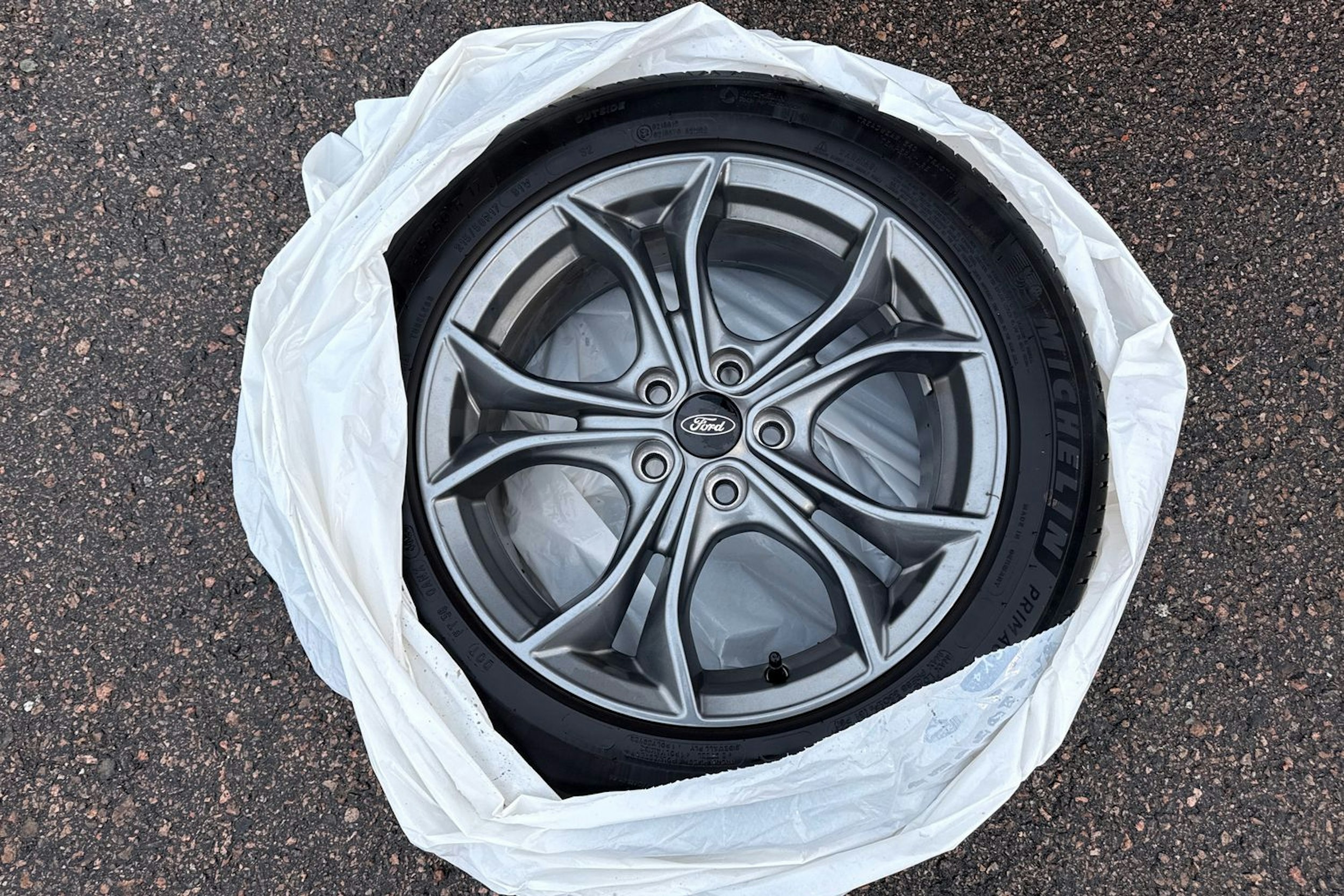 Punainen Ford FOCUS 2021 kuva 28.