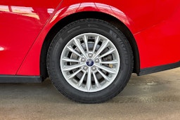 punainen Ford Focus 2021 kuva 10.