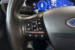 punainen Ford Focus 2021 kuva 13.