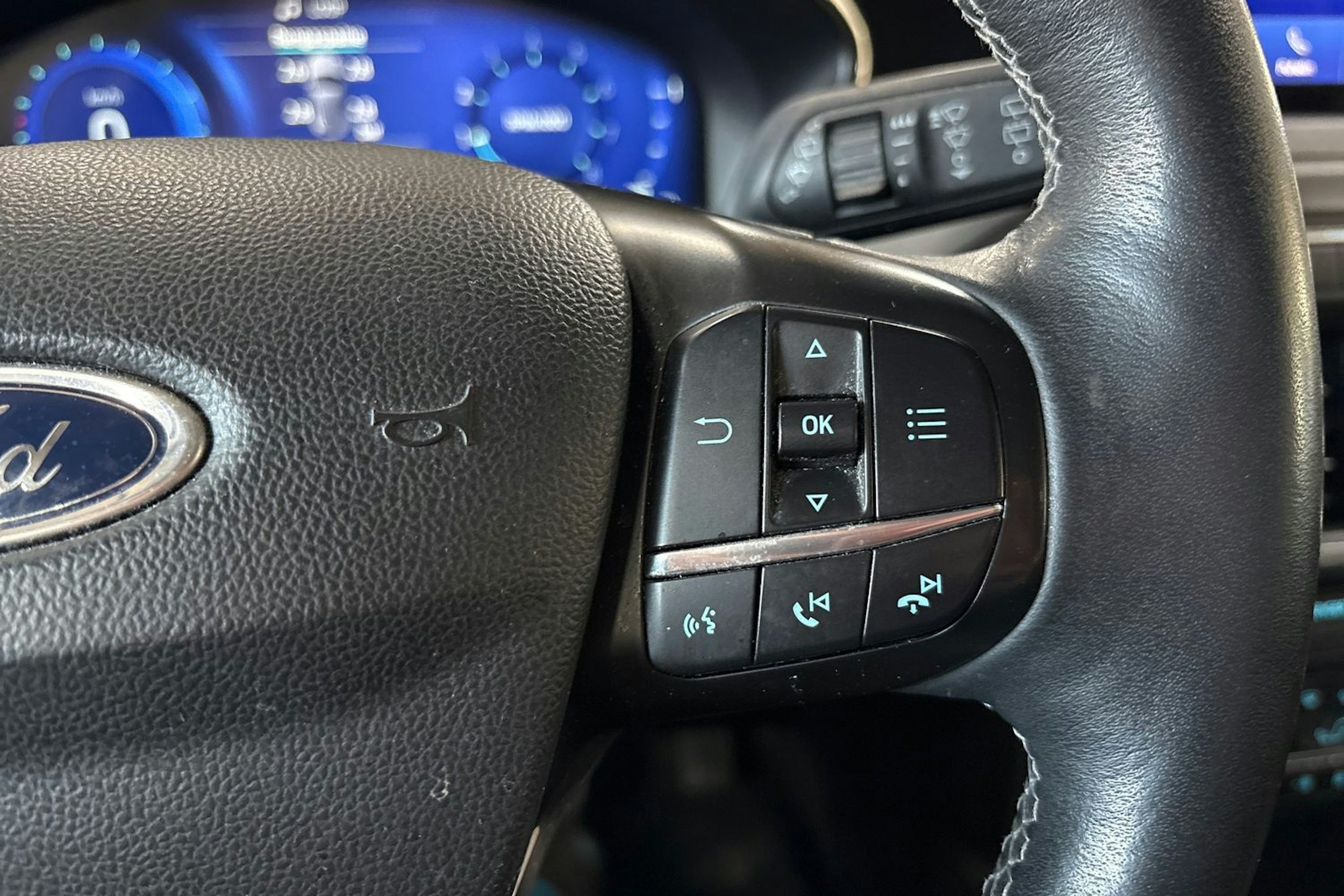 punainen Ford Focus 2021 kuva 14.