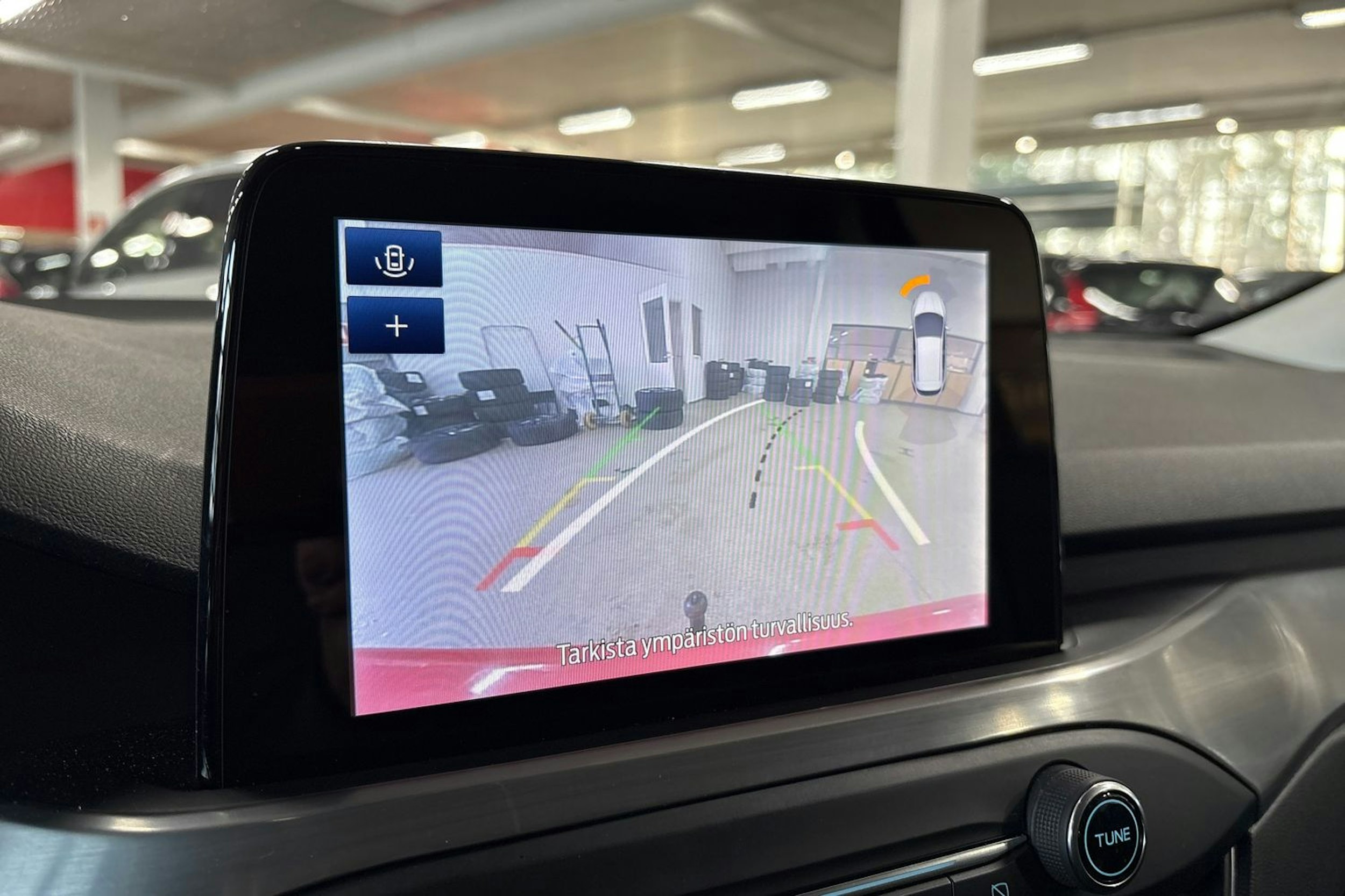 punainen Ford Focus 2021 kuva 17.