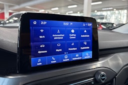 punainen Ford Focus 2021 kuva 18.