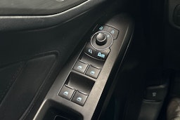 punainen Ford Focus 2021 kuva 23.