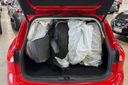 punainen Ford Focus 2021 kuva 24.