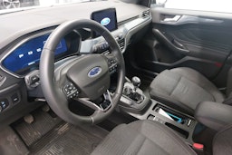 valkoinen Ford Focus 2021 kuva 6.