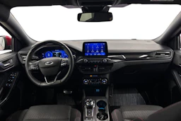 punainen Ford Focus 2021 kuva 7.