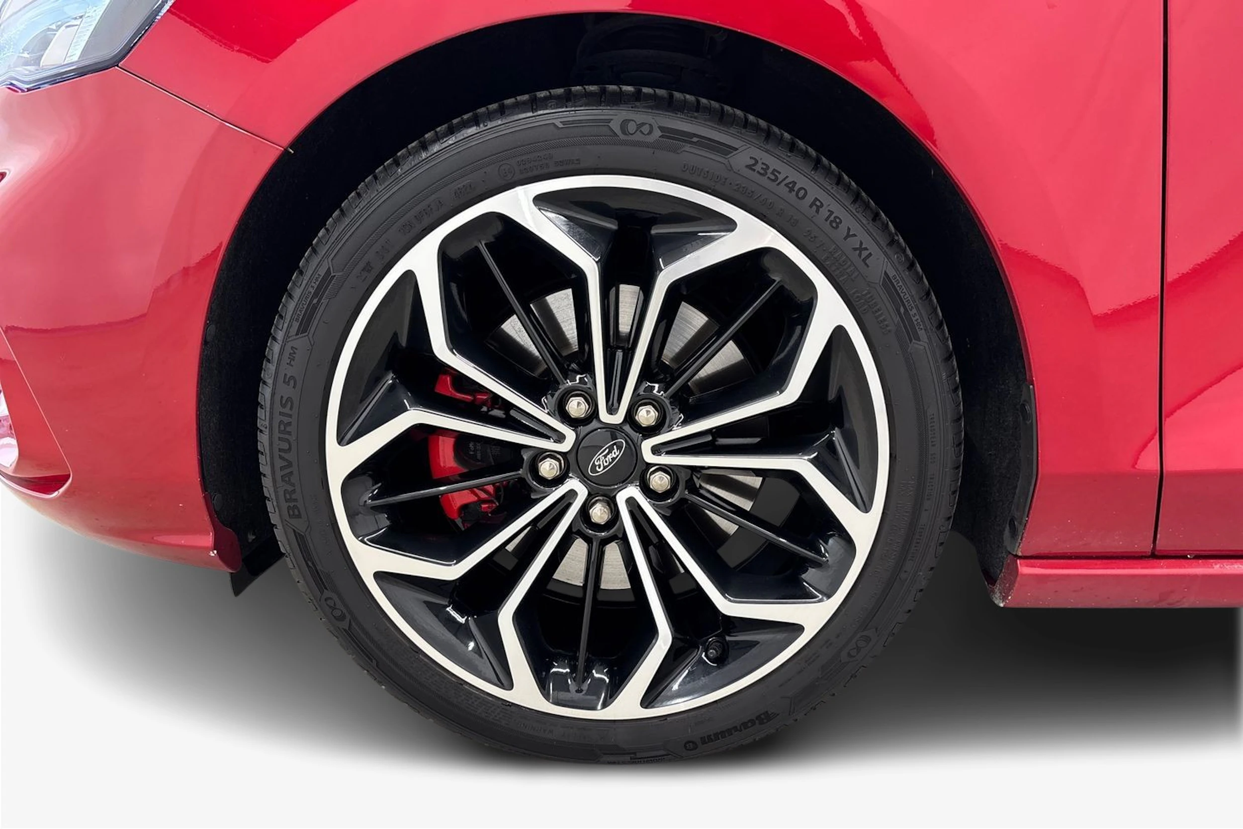 punainen Ford Focus 2021 kuva 9.