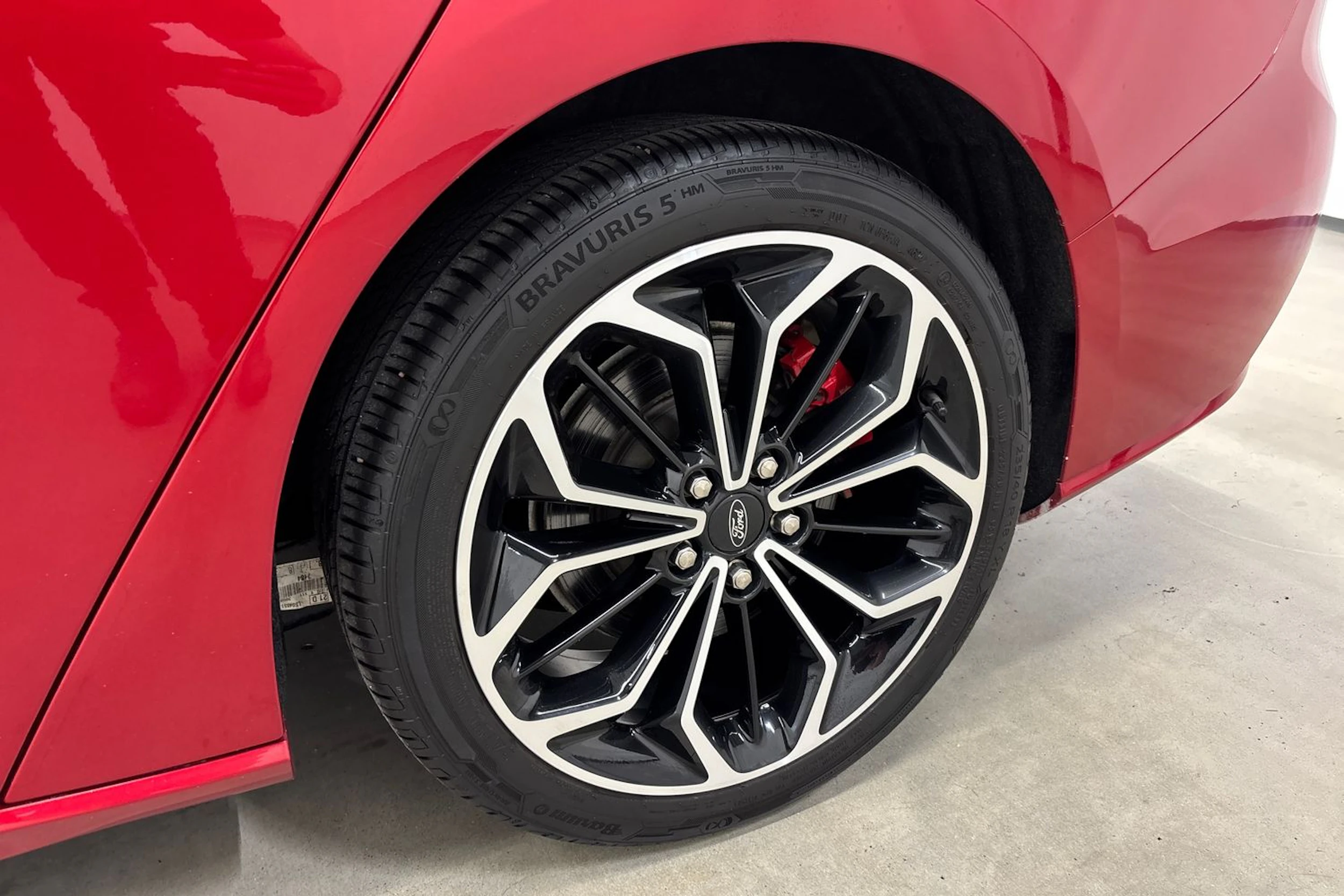 punainen Ford Focus 2021 kuva 10.