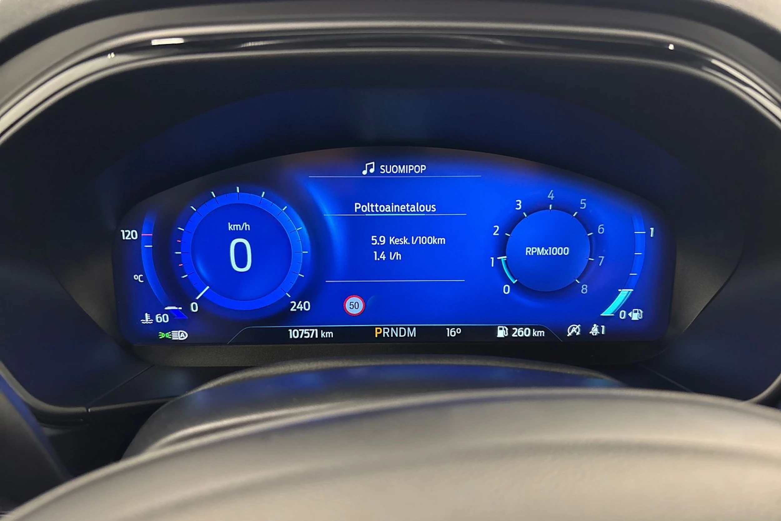 punainen Ford Focus 2021 kuva 11.