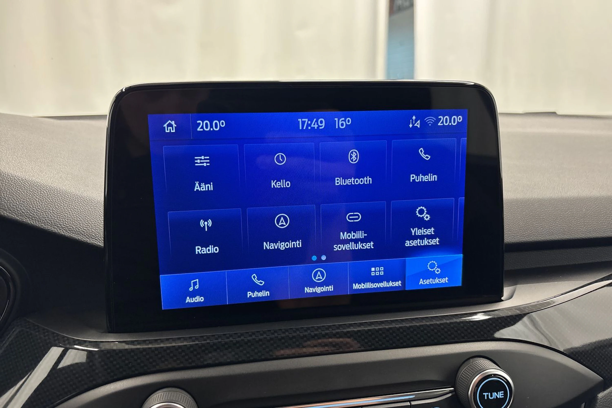 punainen Ford Focus 2021 kuva 14.