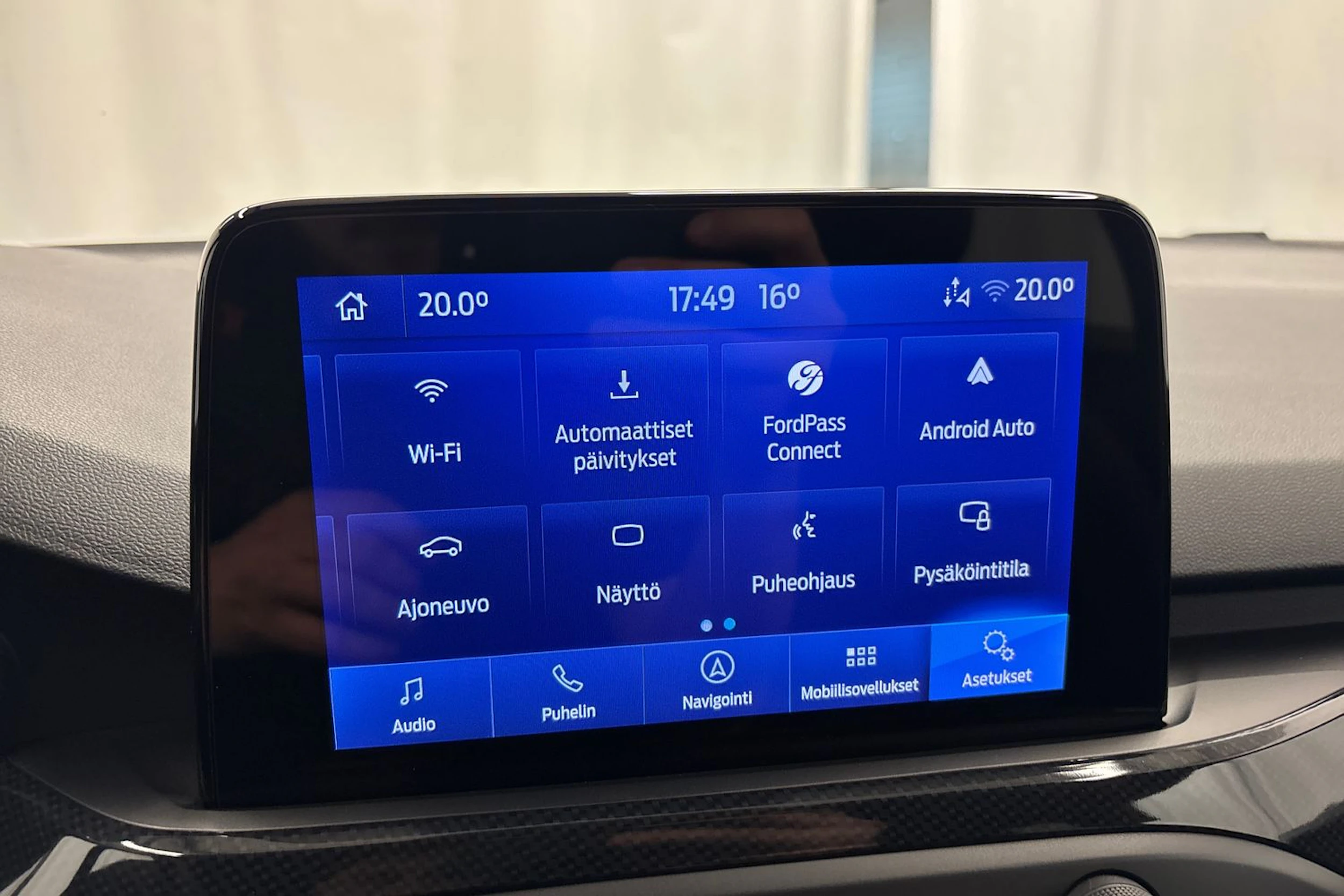 punainen Ford Focus 2021 kuva 15.