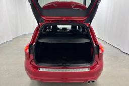 punainen Ford Focus 2021 kuva 18.
