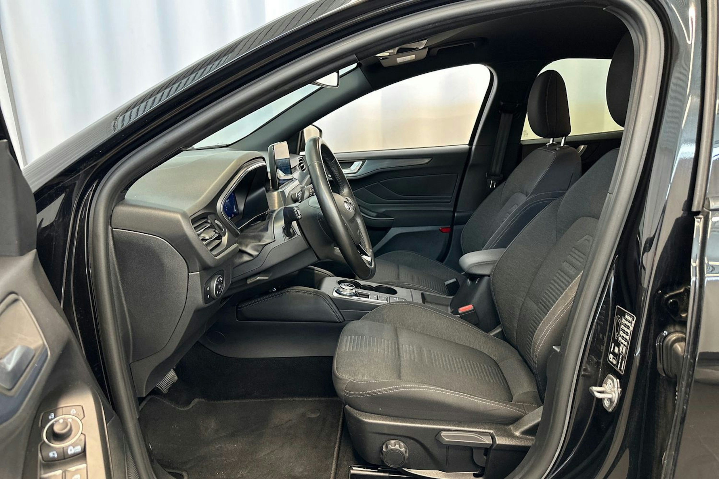musta Ford Focus 2021 kuva 14.