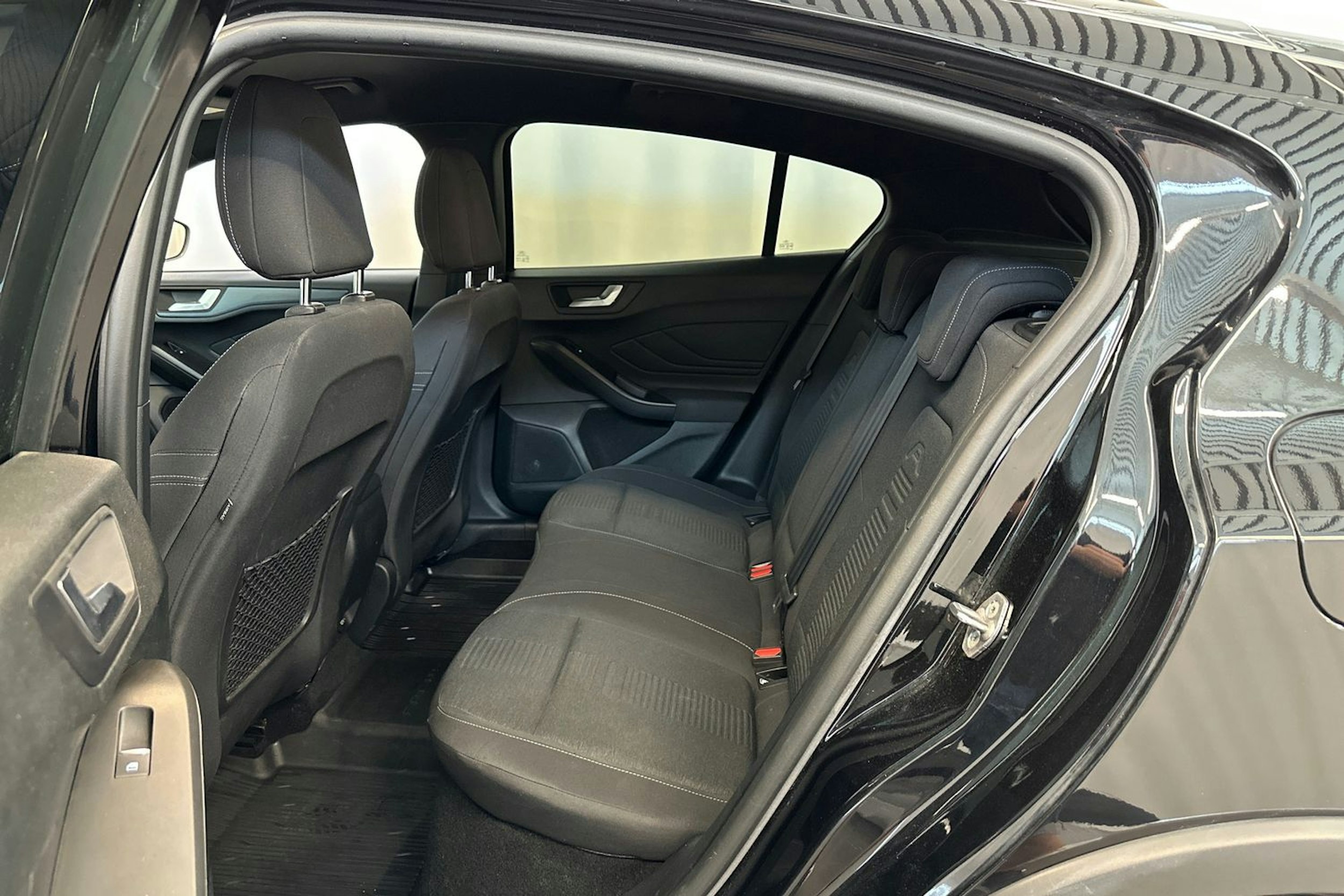 musta Ford Focus 2021 kuva 15.