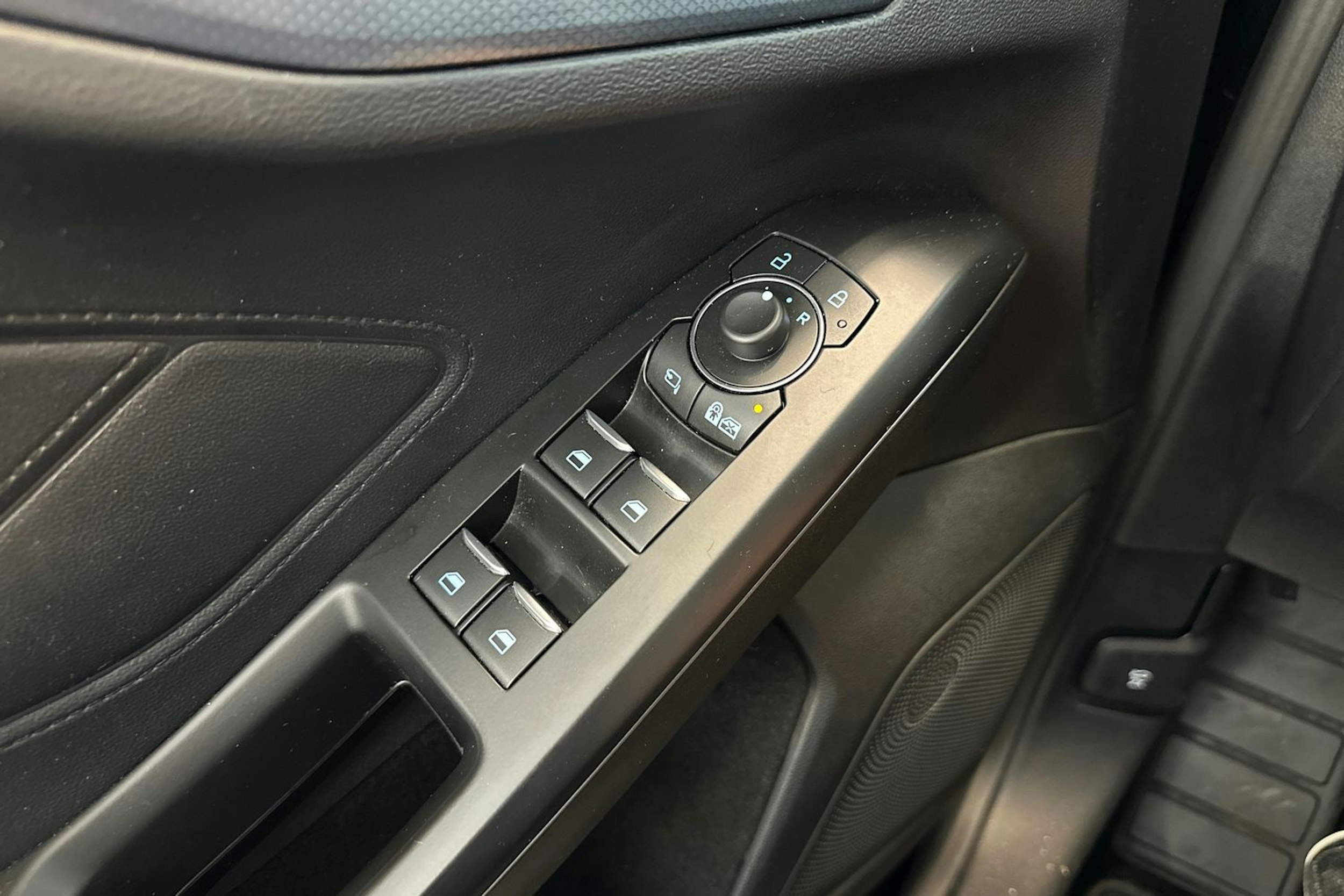 musta Ford Focus 2021 kuva 19.