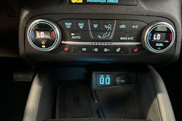 musta Ford Focus 2021 kuva 27.
