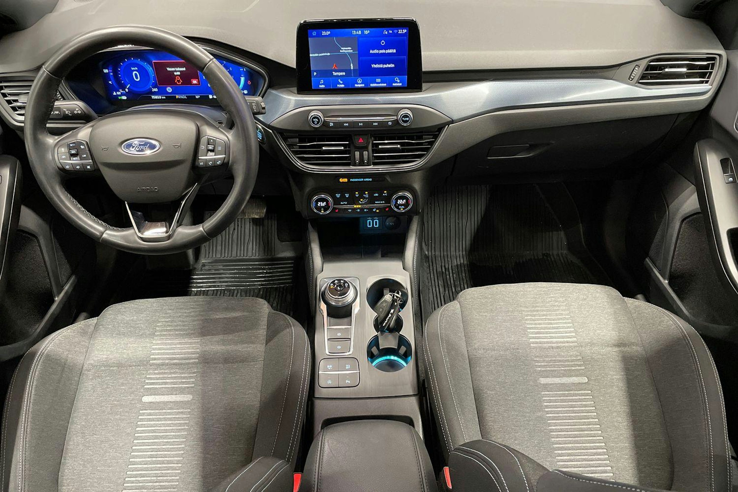 punainen Ford Focus 2022 kuva 9.