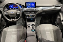 punainen Ford Focus 2022 kuva 9.