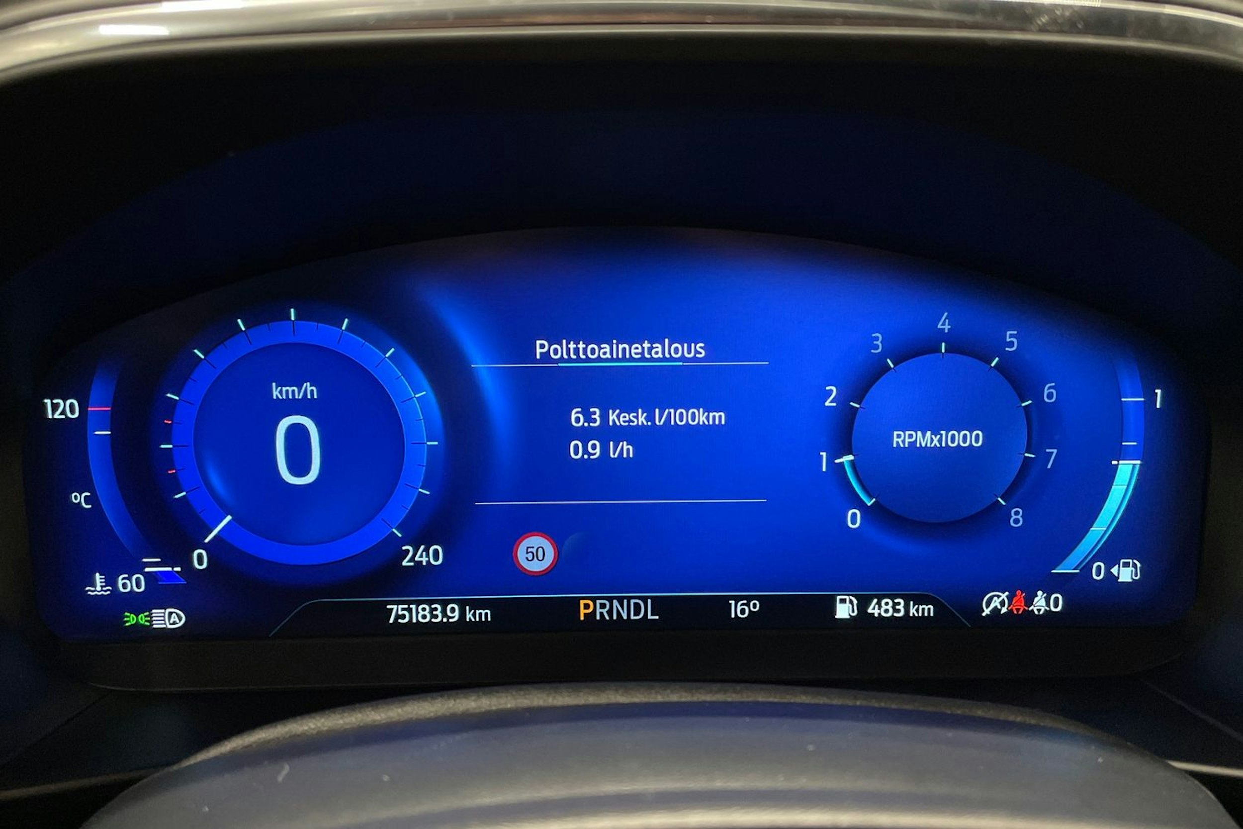 punainen Ford Focus 2022 kuva 16.