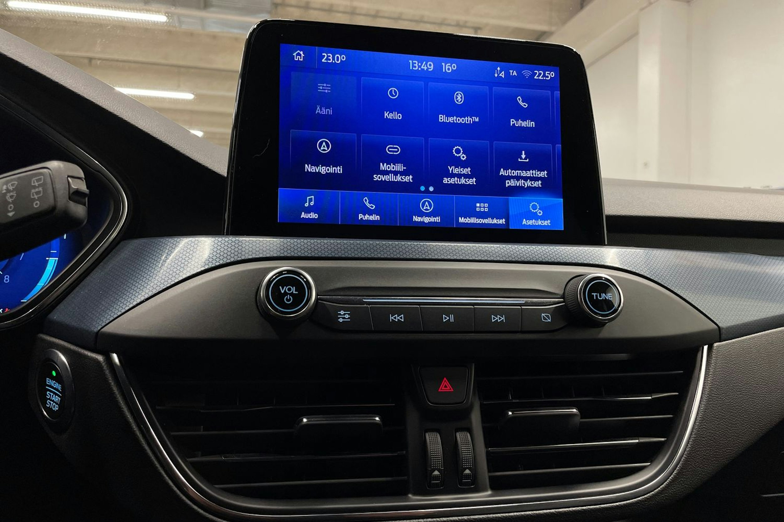 punainen Ford Focus 2022 kuva 19.