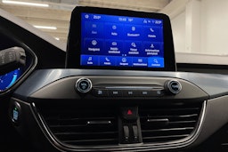 punainen Ford Focus 2022 kuva 19.