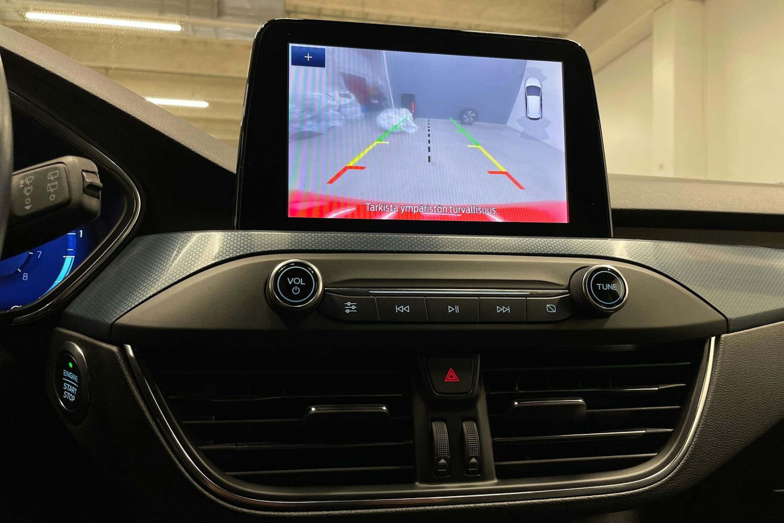 punainen Ford Focus 2022 kuva 21.