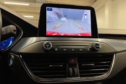 punainen Ford Focus 2022 kuva 21.