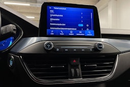 punainen Ford Focus 2022 kuva 22.