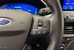 punainen Ford Focus 2022 kuva 27.