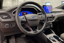 punainen Ford Focus 2022 kuva 28.